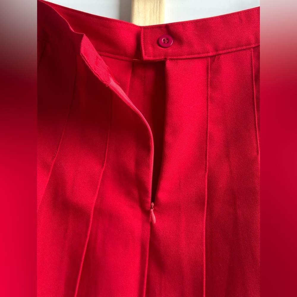 Qing Hua | Red Pleated Women's Skirt | Size Medium - Picture 2 of 5